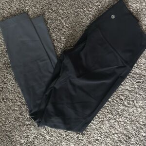 Lululemon Wunder Under High rise legging 28” in gray/black Luxtreme size 8